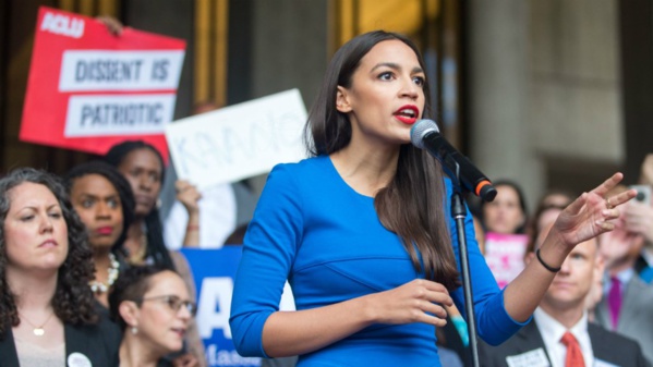 États-Unis : l'élue démocrate Alexandria Ocasio-Cortez veut taxer les plus riches