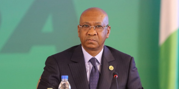 Hadjibou exclut les cadres de son parti reçus par Macky… Hadjibou exclut les cadres de son parti reçus par Macky…