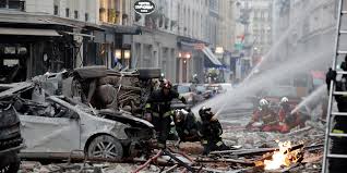 Au moins deux morts dans une explosion due au gaz dans une boulangerie à Paris Au moins deux morts dans une explosion due au gaz dans une boulangerie à Paris