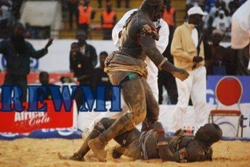 Lutte avec frappe- Balla Gaye 2 surclasse Modou Lo