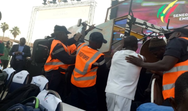 INAUGURATION DU TER : UN ACCIDENT A FAILLI GÂCHER LA FÊTE (VIDEO)