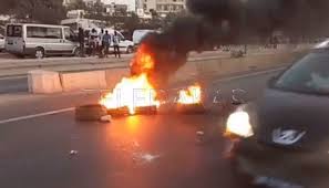 Dernière minute - Ça s'embrase encore devant le siège de Khalifa Sall ! Dernière minute - Ça s'embrase encore devant le siège de Khalifa Sall !