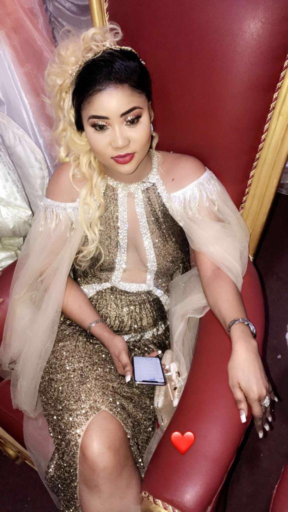 Carnet Rose :Le Jet setteur Sidi Diop s'est marié. Vivez en images e le mariage du businessman Sidy Diop et sa bien aimée Beukkeu Laye. Carnet Rose :Le Jet setteur Sidi Diop s'est marié. Vivez en images e le mariage du businessman Sidy Diop et sa bien aimée Beukkeu Laye.