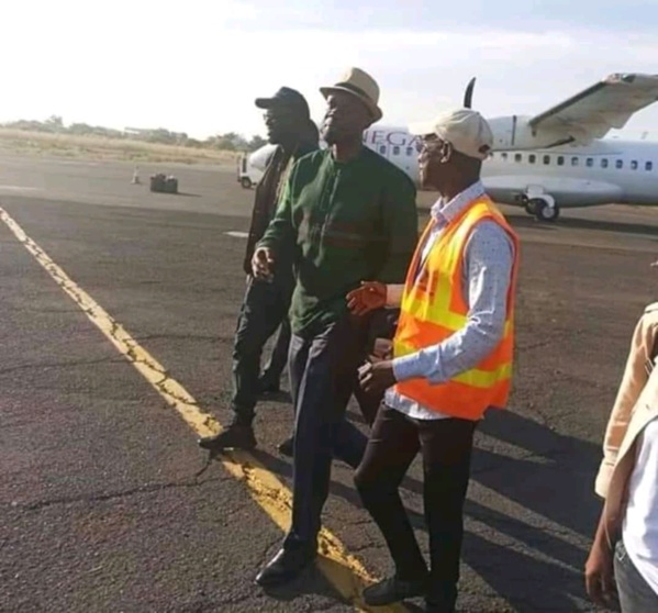 Pour ne pas emprunter le "Pont de Macky Sall", Ousmane Sonko se rend en Casamance par...avion Pour ne pas emprunter le "Pont de Macky Sall", Ousmane Sonko se rend en Casamance par...avion
