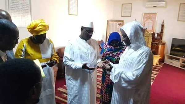 Pour rempiler, Macky cherche la bénédiction de Serigne Modou Kara Pour rempiler, Macky cherche la bénédiction de Serigne Modou Kara
