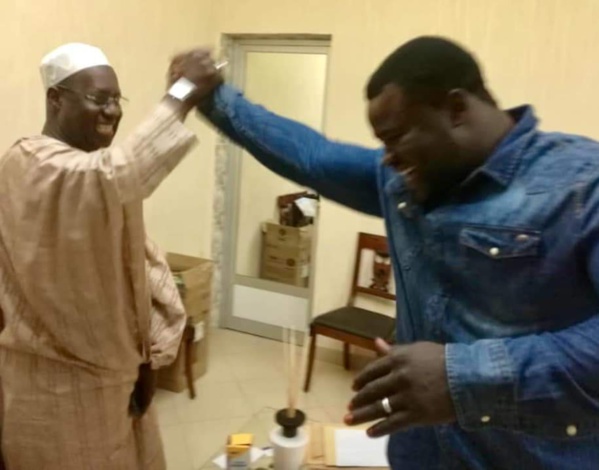 Le "Roi des Arènes" Eumeu SÉNE s'engage à réélire le Pr Macky Sall Le "Roi des Arènes" Eumeu SÉNE s'engage à réélire le Pr Macky Sall