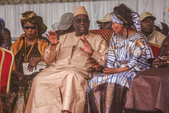 Oumou Salamata Tall ex "tata" de Karim Wade s'affiche avec son nouveau leader Macky Sall Oumou Salamata Tall ex "tata" de Karim Wade s'affiche avec son nouveau leader Macky Sall