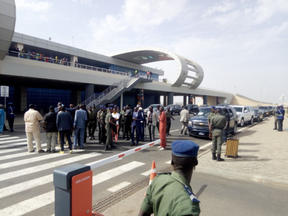 Urgent : Wade est arrivé à l’aéroport de Diass Urgent : Wade est arrivé à l’aéroport de Diass