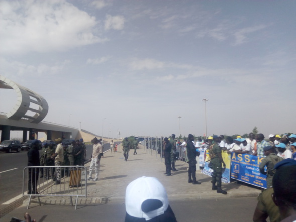 AIBD : de l’électricité dans l’air/ Les militants libéraux face à des gendarmes armés jusqu’aux dents AIBD : de l’électricité dans l’air/ Les militants libéraux face à des gendarmes armés jusqu’aux dents