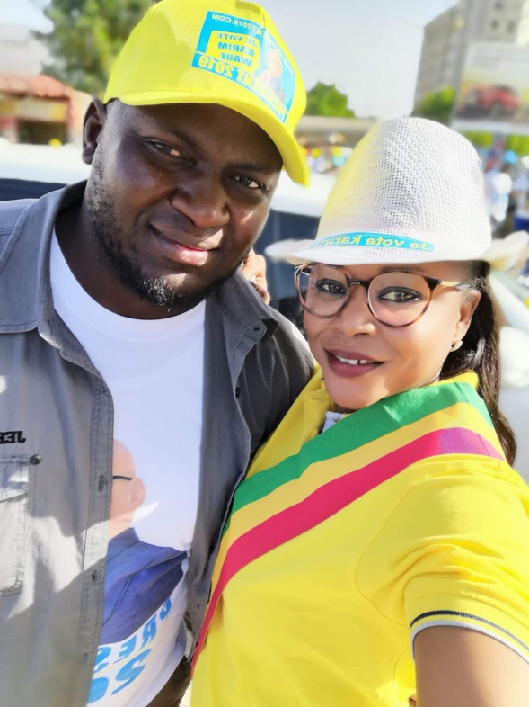 Ce "collé serré" de ses deux députés qui affole la toile ! Ce "collé serré" de ses deux députés qui affole la toile !