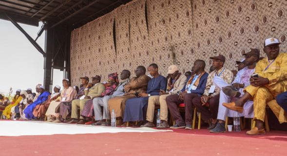 ​De Velingara à Fafacourou, Macky Sall fait foule