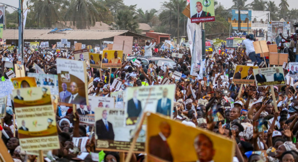 ​Meeting à Ziguichor : Macky chante la Casamance