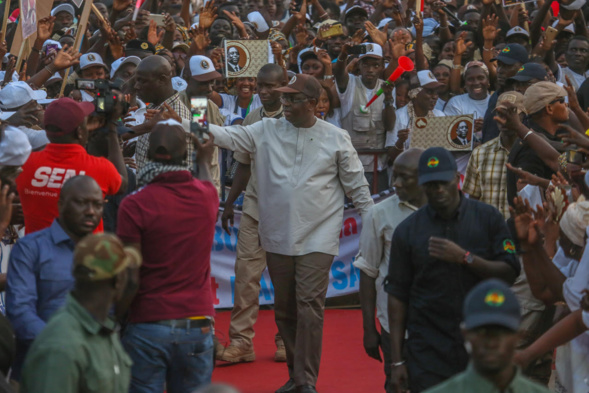 ​Meeting à Ziguichor : Macky chante la Casamance