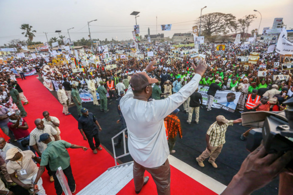 ​Meeting à Ziguichor : Macky chante la Casamance