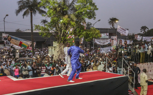 ​Meeting à Ziguichor : Macky chante la Casamance
