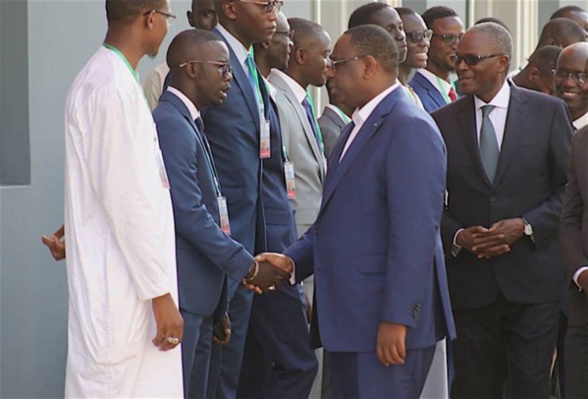 En mission pour Macky à Louga: Le véhicule de Fallou Diayenté Diop a pris feu En mission pour Macky à Louga: Le véhicule de Fallou Diayenté Diop a pris feu