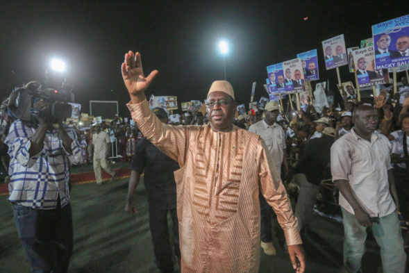 La Jeunesse de Kaolack accueille Macky Sall en fanfare