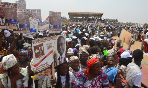VIDEO - Voici pourquoi une marée humaine a accueilli Macky Sall au fief de son PM Mahammed DIONNE VIDEO - Voici pourquoi une marée humaine a accueilli Macky Sall au fief de son PM Mahammed DIONNE