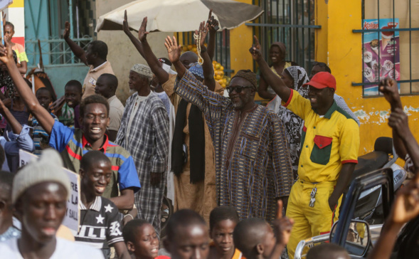 Fortes affluences à Gossas et à Bambey : Macky rassuré par ses militants Fortes affluences à Gossas et à Bambey : Macky rassuré par ses militants