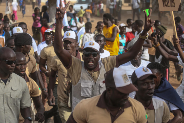 Fortes affluences à Gossas et à Bambey : Macky rassuré par ses militants Fortes affluences à Gossas et à Bambey : Macky rassuré par ses militants