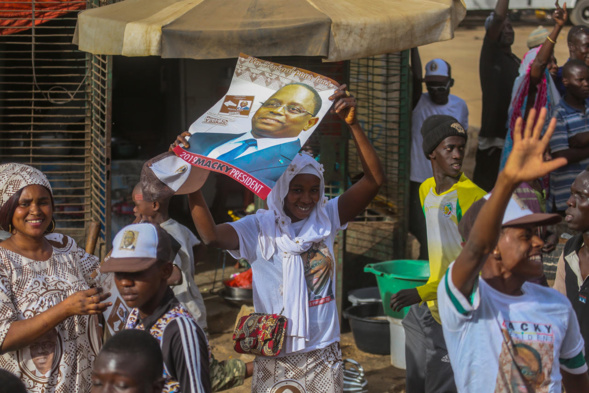 Fortes affluences à Gossas et à Bambey : Macky rassuré par ses militants Fortes affluences à Gossas et à Bambey : Macky rassuré par ses militants