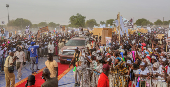 Fortes affluences à Gossas et à Bambey : Macky rassuré par ses militants Fortes affluences à Gossas et à Bambey : Macky rassuré par ses militants