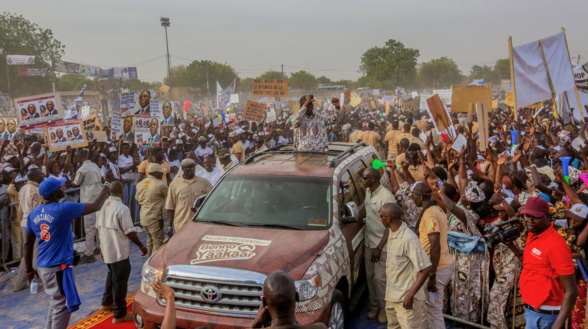Fortes affluences à Gossas et à Bambey : Macky rassuré par ses militants Fortes affluences à Gossas et à Bambey : Macky rassuré par ses militants