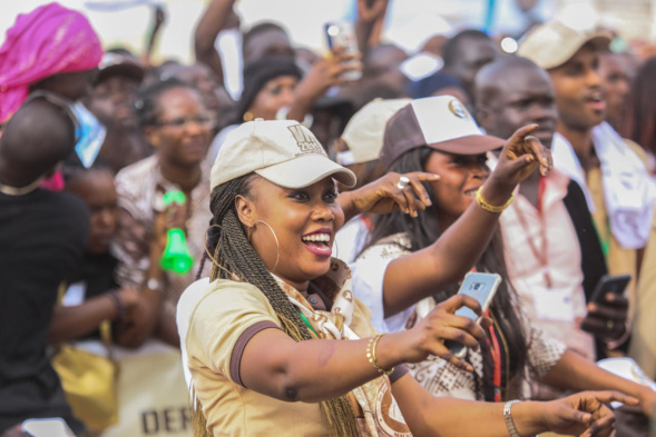 Mbour chante en chœur la victoire de Macky Sall : le refrain triomphal ! Mbour chante en chœur la victoire de Macky Sall : le refrain triomphal !