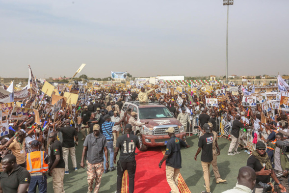 Mbour chante en chœur la victoire de Macky Sall : le refrain triomphal ! Mbour chante en chœur la victoire de Macky Sall : le refrain triomphal !