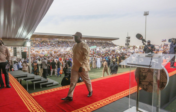 Mbour chante en chœur la victoire de Macky Sall : le refrain triomphal ! Mbour chante en chœur la victoire de Macky Sall : le refrain triomphal !