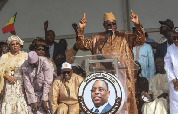 Tivaouone : Macky loue le rôle des confréries Tivaouone : Macky loue le rôle des confréries