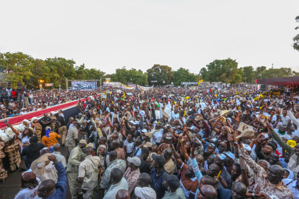 Thiès tombe finalement dans l'escarcelle du... Macky! (IMAGES EXCLUSIVES) Thiès tombe finalement dans l'escarcelle du... Macky! (IMAGES EXCLUSIVES)