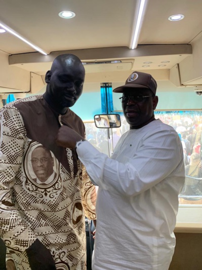 Ce geste du Pr Macky Sall qui récompense le mérite de Malal Diallo Pithie ! Ce geste du Pr Macky Sall qui récompense le mérite de Malal Diallo Pithie !