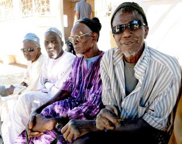 LES PENSIONS SERONT PAYÉES JEUDI, LES SALAIRES MARDI (COMMUNIQUÉ) LES PENSIONS SERONT PAYÉES JEUDI, LES SALAIRES MARDI (COMMUNIQUÉ)