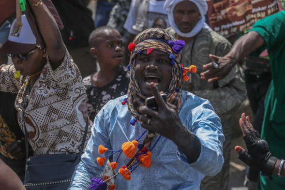 La banlieue dakaroise déroule le tapis rouge à Macky et bat le record d'affluence La banlieue dakaroise déroule le tapis rouge à Macky et bat le record d'affluence