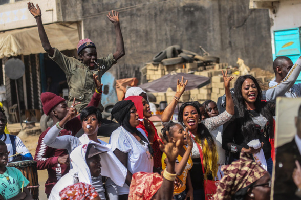 La banlieue dakaroise déroule le tapis rouge à Macky et bat le record d'affluence La banlieue dakaroise déroule le tapis rouge à Macky et bat le record d'affluence
