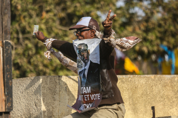 La banlieue dakaroise déroule le tapis rouge à Macky et bat le record d'affluence La banlieue dakaroise déroule le tapis rouge à Macky et bat le record d'affluence