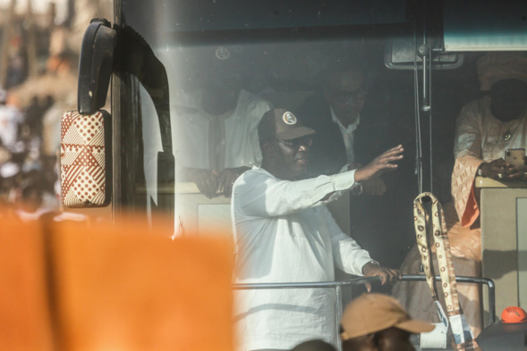 La banlieue dakaroise déroule le tapis rouge à Macky et bat le record d'affluence La banlieue dakaroise déroule le tapis rouge à Macky et bat le record d'affluence