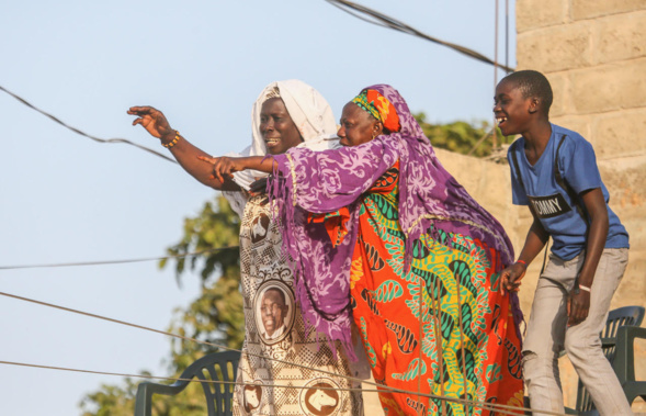 La banlieue dakaroise déroule le tapis rouge à Macky et bat le record d'affluence La banlieue dakaroise déroule le tapis rouge à Macky et bat le record d'affluence