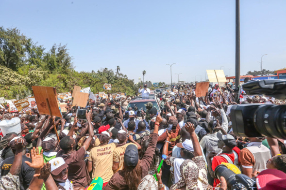 La banlieue dakaroise déroule le tapis rouge à Macky et bat le record d'affluence La banlieue dakaroise déroule le tapis rouge à Macky et bat le record d'affluence