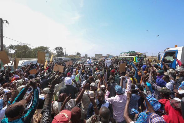 La banlieue dakaroise déroule le tapis rouge à Macky et bat le record d'affluence La banlieue dakaroise déroule le tapis rouge à Macky et bat le record d'affluence