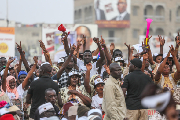 Macky Sall à Guédiawaye : «Vous démontrez qu’il n’y aura pas combat dimanche» Macky Sall à Guédiawaye : «Vous démontrez qu’il n’y aura pas combat dimanche»