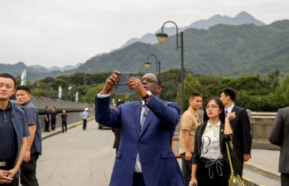 Premières tendances- Macky devant en Chine