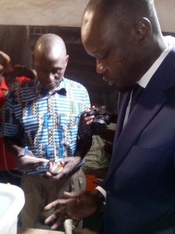 Les images du vote du candidat Ousmane Sonko Les images du vote du candidat Ousmane Sonko