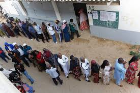 Présidentielle au Sénégal : forte affluence dans les bureaux de vote à la mi-journée