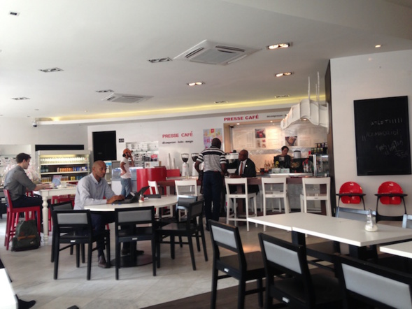 Les citoyens Sénégalais imperturbables à l'appel à l'insurrection de..."REWMI" Les citoyens Sénégalais imperturbables à l'appel à l'insurrection de..."REWMI"