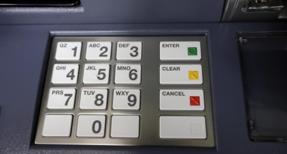 Piratage de banques : 17 milliards de FCfa volés et 3 personnes arrêtées par la police Piratage de banques : 17 milliards de FCfa volés et 3 personnes arrêtées par la police