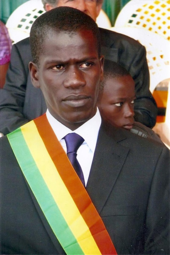 Thiès : le conseiller municipal Ousseynou Gueye arrêté par la Police aprés la priére de Vendredi Thiès : le conseiller municipal Ousseynou Gueye arrêté par la Police aprés la priére de Vendredi