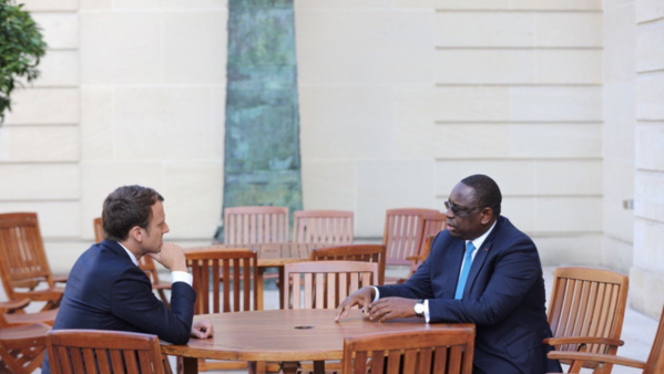 Présidentielle 2019 : Macron félicite Macky Présidentielle 2019 : Macron félicite Macky