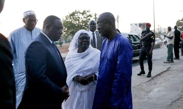 Les condoléances du PR MACKY Sall chez feue Maïmouna Kane Les condoléances du PR MACKY Sall chez feue Maïmouna Kane